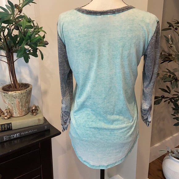 Roxy top - Picture 2 of 3